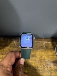 Apple Watch SE series 2nd Gen with Green Strap