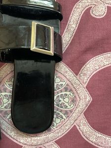 Chic Plack Glossy Flats