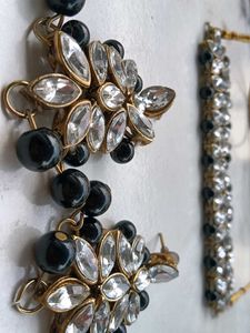 Necklace &amp; Earring Set