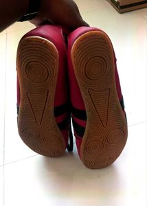 SPORTS SHOES