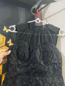 Chic Black Lace &amp; Mesh Sleeveless Top
