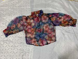 Women&#39;s sheer Floral Top With Puff sleeve