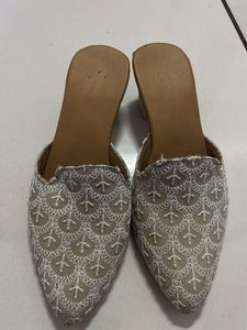 Embroidered Pointed Toe Mules