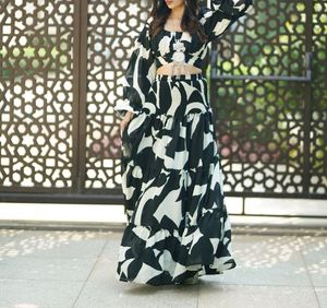Top And Log Heavy Skirt Set