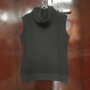 Sleeveless Woolen Hoodie