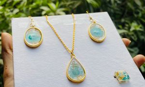 resin preserved flowers jewellery set