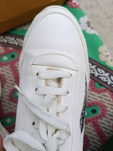🔥🔥Comfortable Casual White 🤍 Sneakers For Women