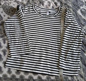 New White And Black Striped 3/4 Sleeve Top