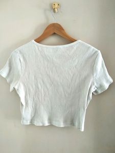UNIQLO CROP TOP