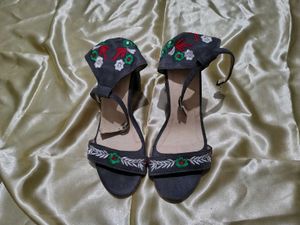 Embroidered Heel Sandals