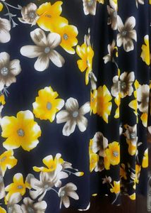 Navy Blue Top Yellow🟡floral Print 50 Bust