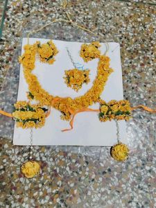 yah haldi ka set hai aur bahut jyada beautiful ha