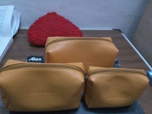Only 600: Real Price 1499: 3 Pouch Aeropostale Bag