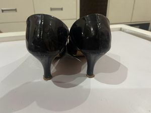 2 Inch Black Pumps