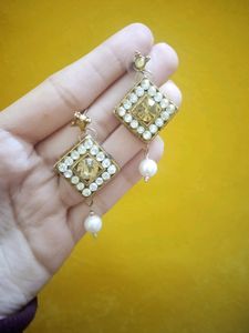 Jwellery Set With Matching Light Weight Earrings