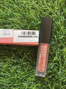 Huda Beauty Liquid Matte Lipstick