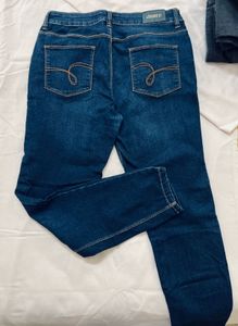 Stretchable Ankle length skinny jeans