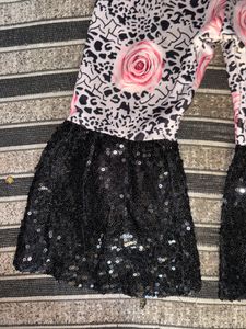 🤩Hopscotch Fancy Top And Sequins Pant set🤩