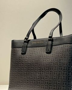 TH BRAND NEW HAND BAG