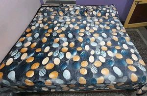 Patterned woolen Bedsheet Set
