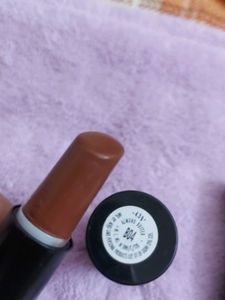 4 Elle18 Nude Lipstick
