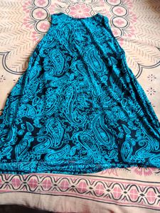 There are 3 Sarees And 2 Plus Size Tops