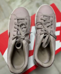 Original Nike Court Royale Tennis Shoes (women)