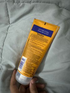 Vaseline Gluta-Hya Sunscreen SPF50