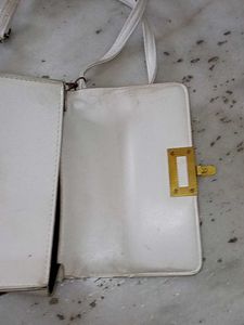 Classy White Bag🌼