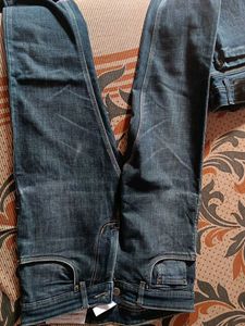 Levi&#39;s Dark Wash Jeans