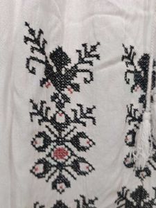 A Beautiful White Tops ,Which Is Very Comfortable