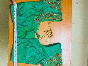 💚Embroidered Green Blouse💚