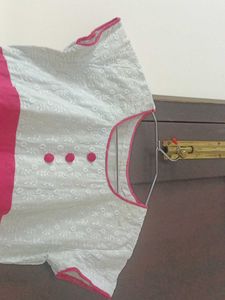 Rose White button Closed Top
