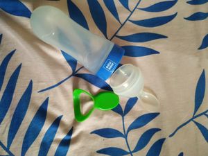 Silicone baby spoon feeder