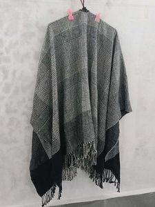 Stylish Grey Checked Poncho