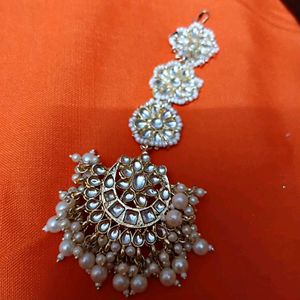 Elegant Maang Tikka