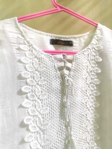 Pretty White Top With Elegant Design Good Fabric