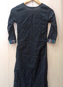 Avaasa Black Printed Kurti (Women)