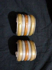 Combo Of Traditional Gujrati Bangles And Mangtika.