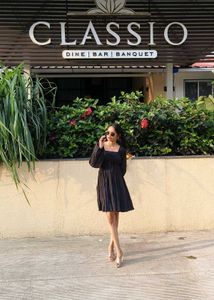 Elegant Black Flared Dress for a Timeless Look