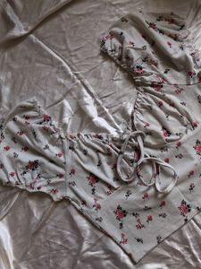 White Floral Crop Top 💖🎀
