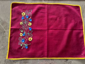 Embroidered Table Runner And 6 Mat Set