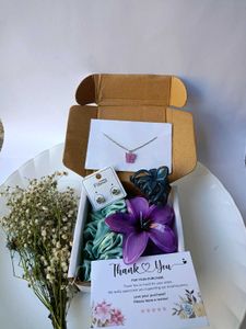 Jewelry &amp; Hair Accessory Gift Set