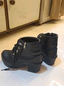 Ankle length zip closure black boots