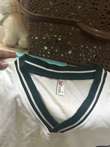 LA Graphic V-Neck Sweatshirt