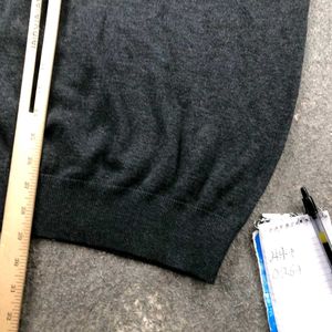 Gray V-Neck Sweater -Greg Norman.