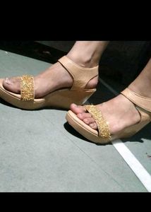 Elegant Beige &amp; Gold Sandals
