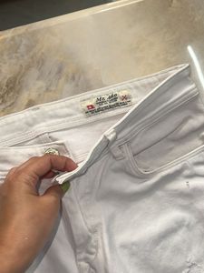 White Ripped Jeans 👖