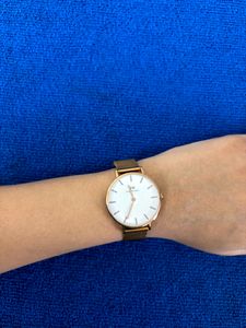Daniel Wellington Petite White Dial Round Case Qua