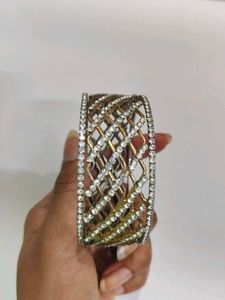 Elegant golden Bangle Bracelet